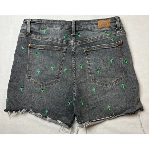 Judy Blue Embroidered Cactus Shorts Size Large - Picture 2 of 5
